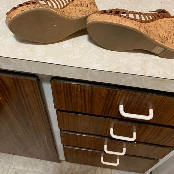 Spring wedge shoe size 8 Tan color - Picture 3 of 7